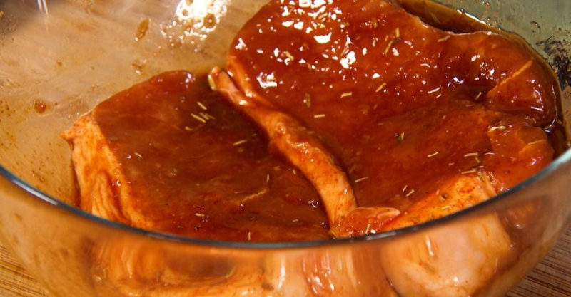 Свинина с ягодным соусом