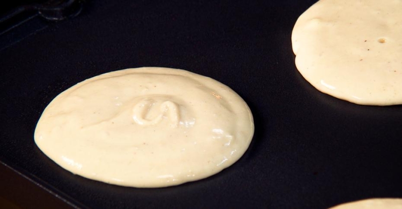 Панкейки с беконом и кленовым сиропом