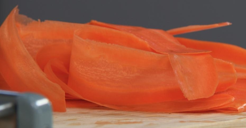 Говяжий стейк с гарниром из моркови