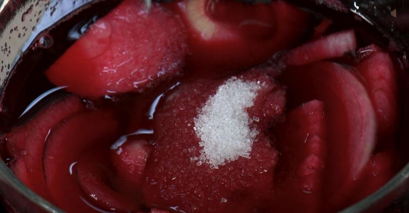 Селёдка маринованная в хересе и свекольном соке