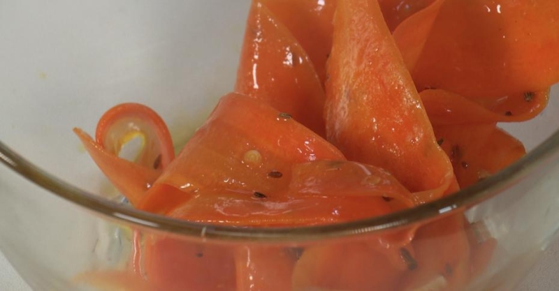 Говяжий стейк с гарниром из моркови