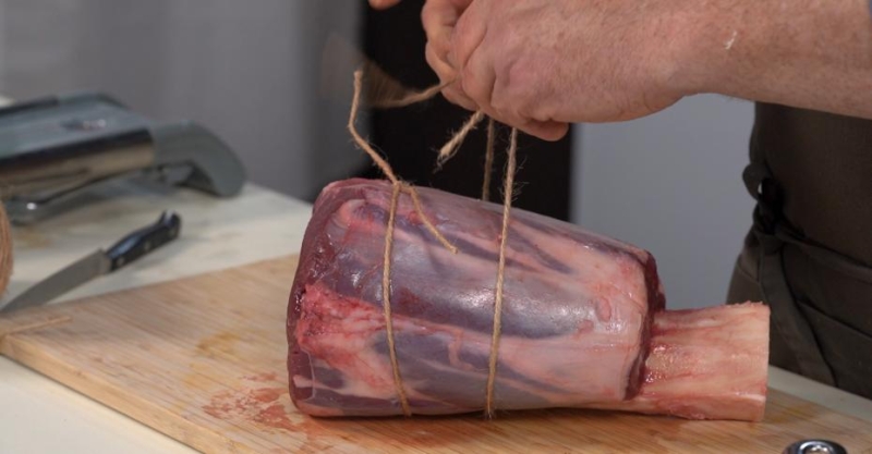 Томленая говяжья голяшка