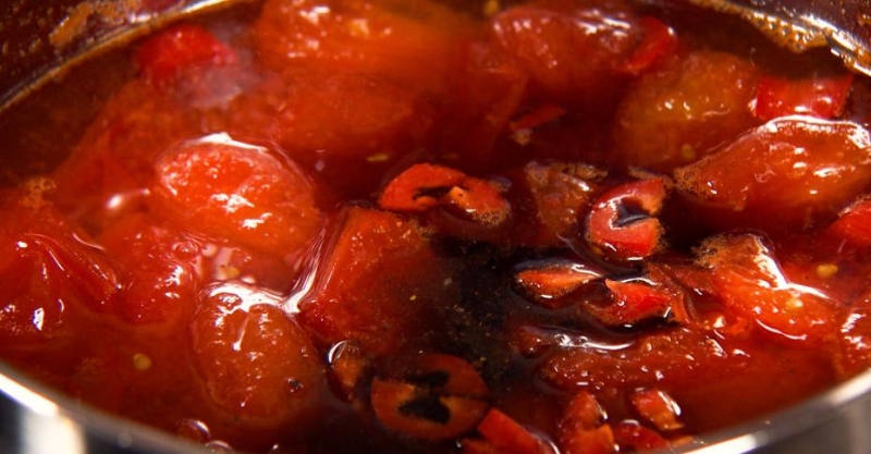 Жареный адыгейский сыр с томатным вареньем