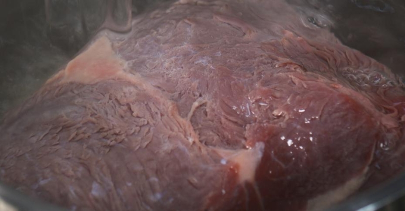 Варёная говядина с соусом цахтон