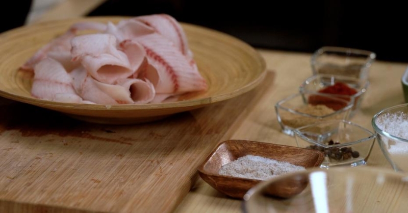 Строганина из щёкура