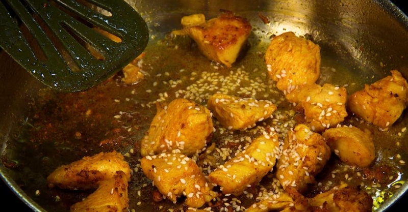 Томатный острый рис с курицей