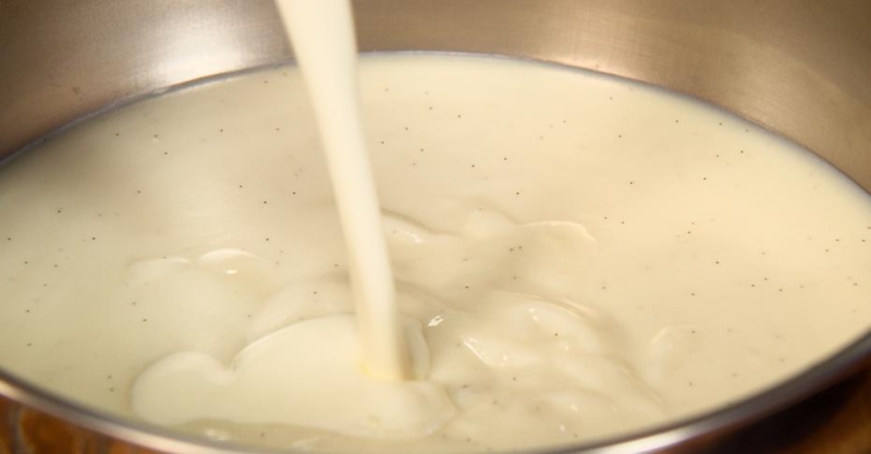 Бланманже с малиной, ежевикой и мятой