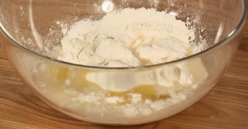Запечённый батат с соусом и домашними лепёшками