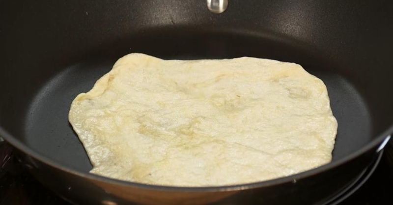 Запечённый батат с соусом и домашними лепёшками