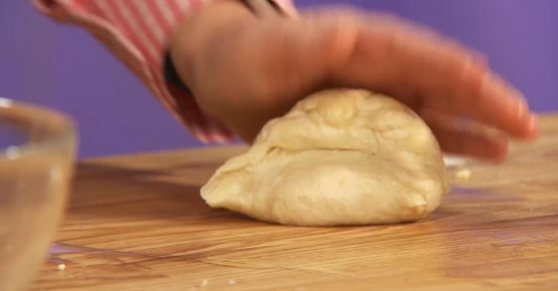 Запечённый батат с соусом и домашними лепёшками