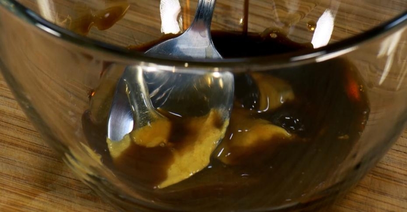 Мясной рулет, фаршированный черносливом и салат с апельсином