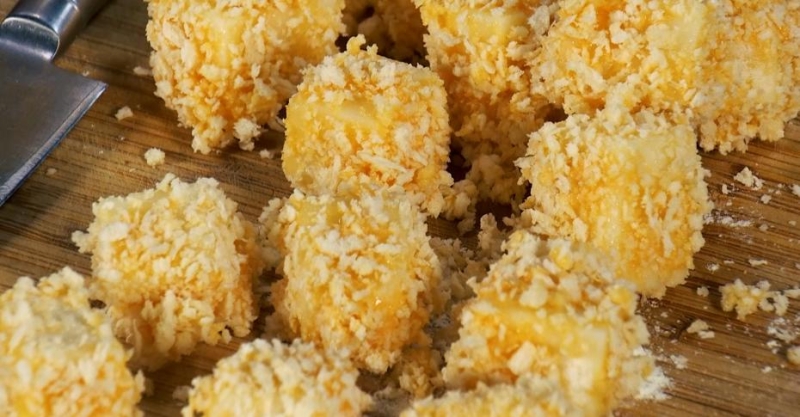 Мясной рулет, фаршированный черносливом и салат с апельсином