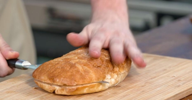 Стейк-тунец с пряными овощами и айоли