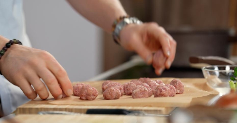 Рассольник с патиссонами и канапе с икрой из грибов