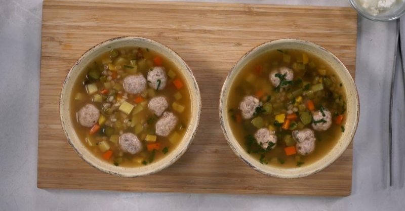 Рассольник с патиссонами и канапе с икрой из грибов