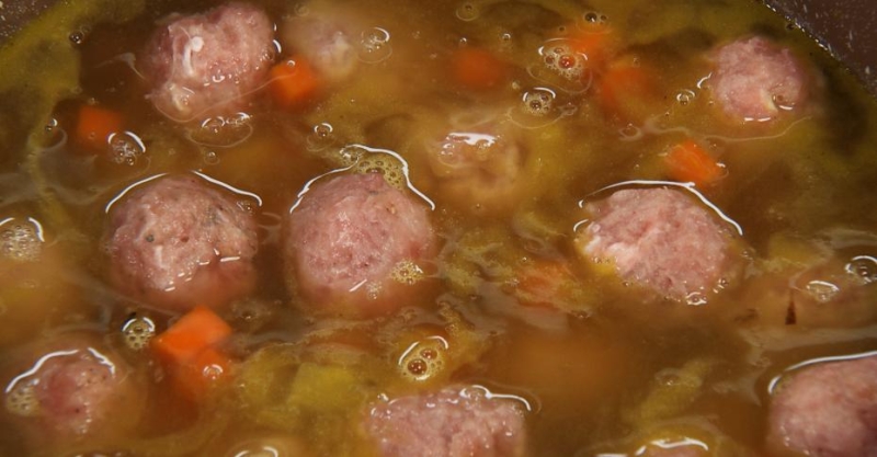Рассольник с патиссонами и канапе с икрой из грибов