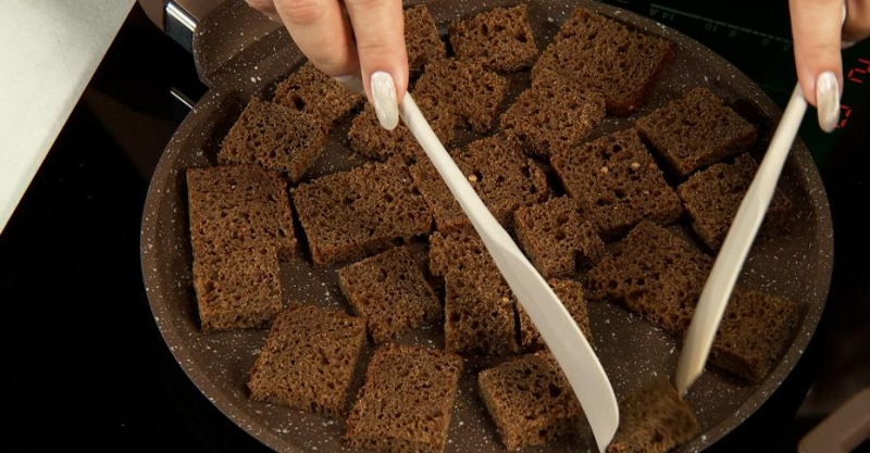 Рассольник с патиссонами и канапе с икрой из грибов