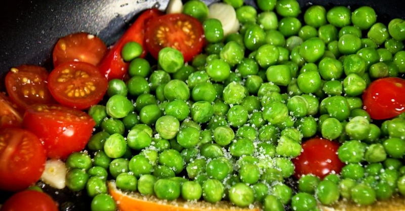 Картофель с пармезаном и овощами