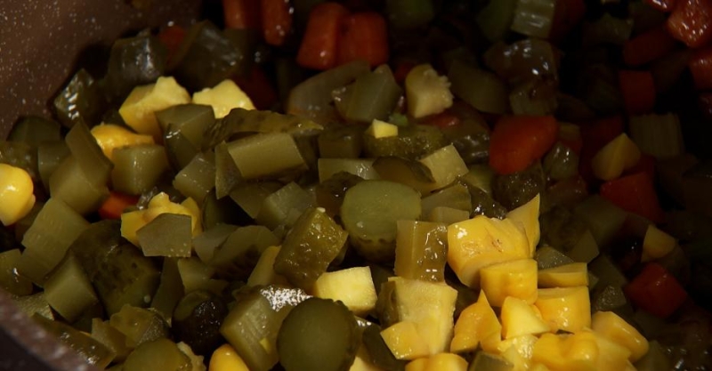 Рассольник с патиссонами и канапе с икрой из грибов