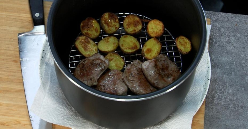 Медальоны из свинины с пряным соусом